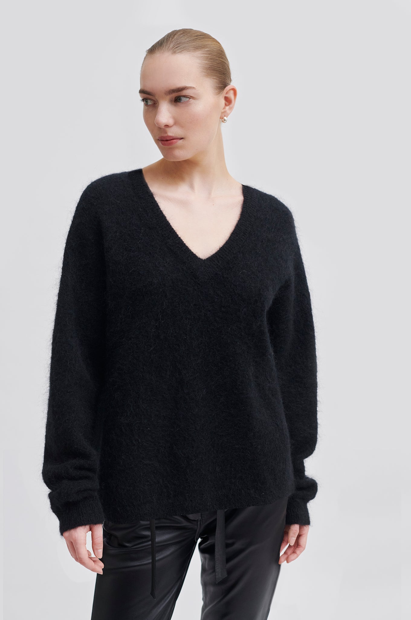 Brook Oversize V-Neck striktrøje - sort